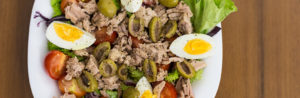 Салат с тунцом и оливками. Пошаговый рецепт!